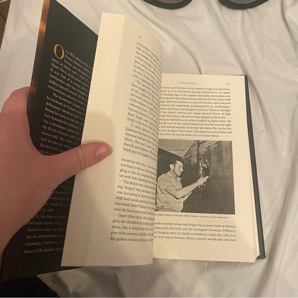 BNWT Unbroken hardcover book by Laura Hillenbrand - Picture 2 of 6